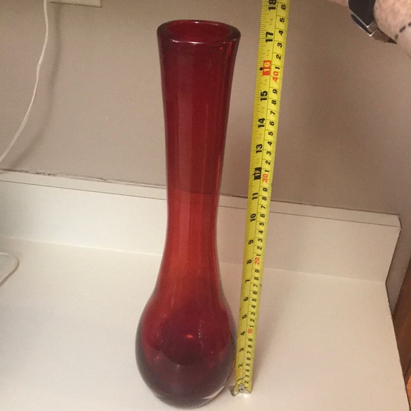 Decorative vase centerpiece - Picture 2 of 5